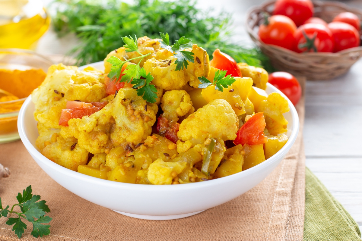 Indian Vegatarian Food - Cauliflower and Potato Curry